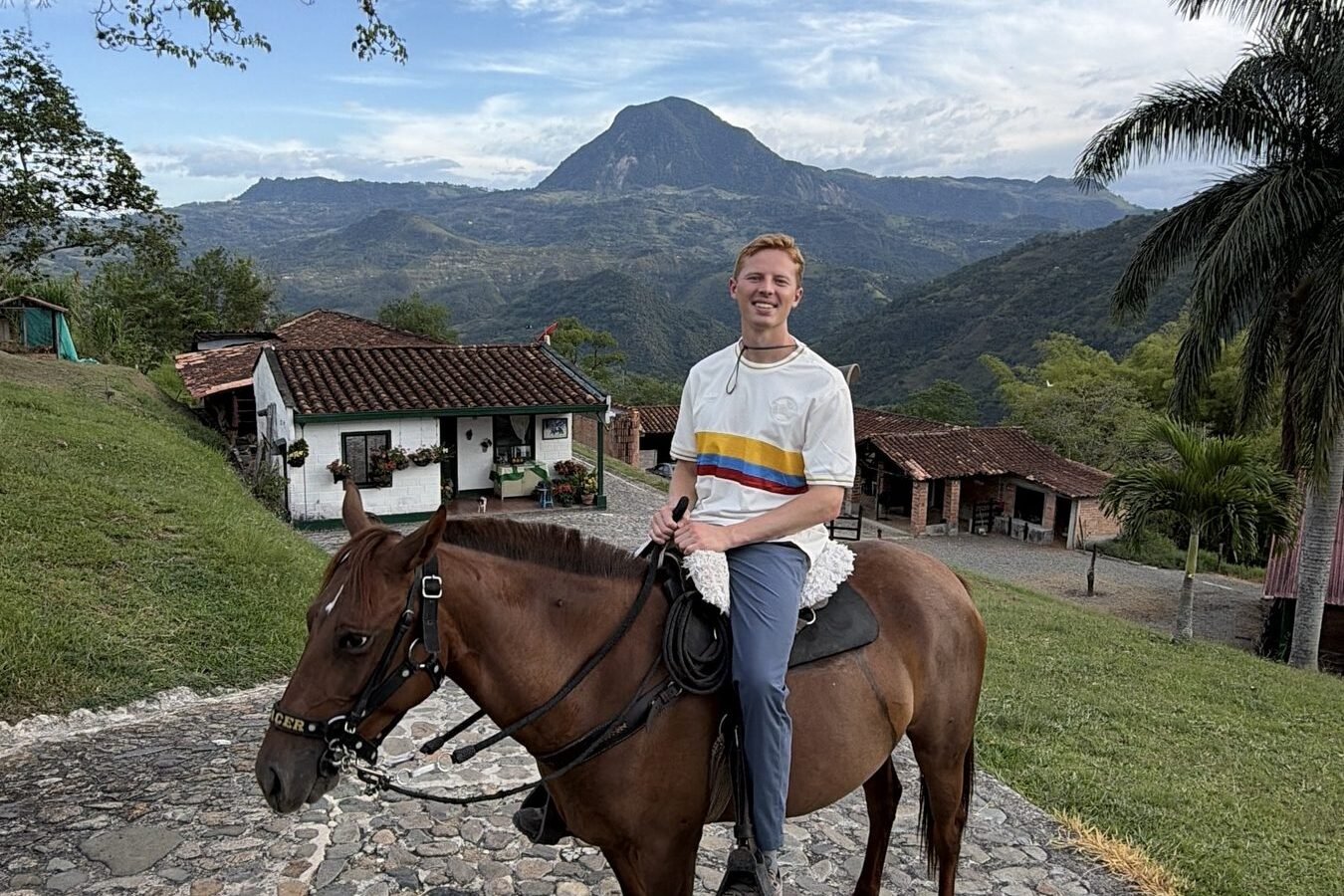 Immersive Horseback Experience & Amagá Viaduct